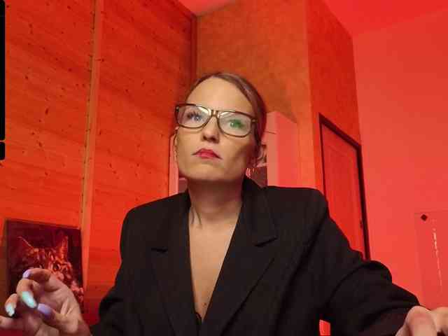 Findom_Lady_Shine webcam