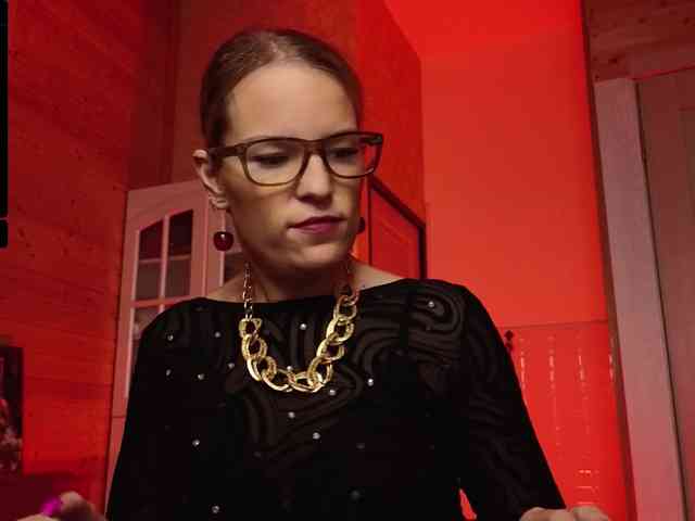 Findom_Lady_Shine webcam