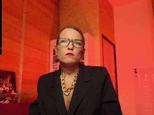 Findom_Lady_Shine webcam