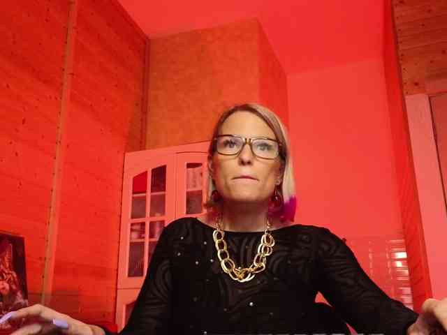 Findom_Lady_Shine webcam