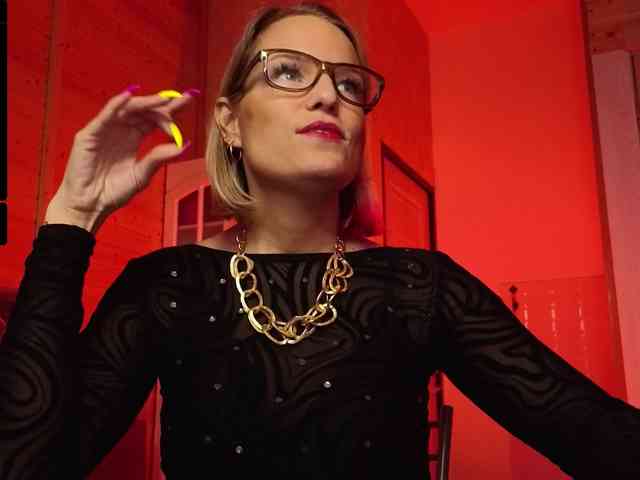 Findom_Lady_Shine webcam