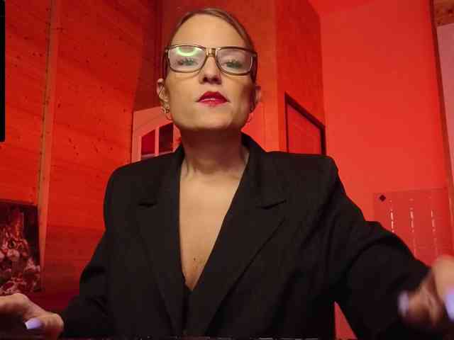 Findom_Lady_Shine webcam