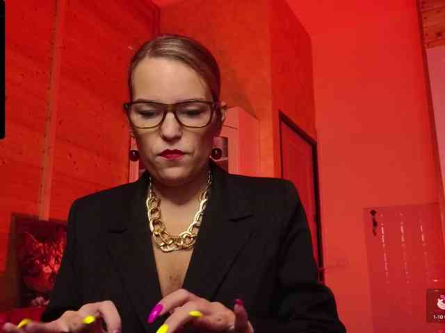 Findom_Lady_Shine webcam