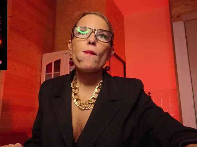 Findom_Lady_Shine webcam