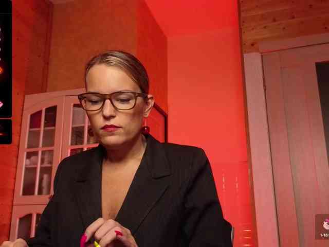 Findom_Lady_Shine webcam