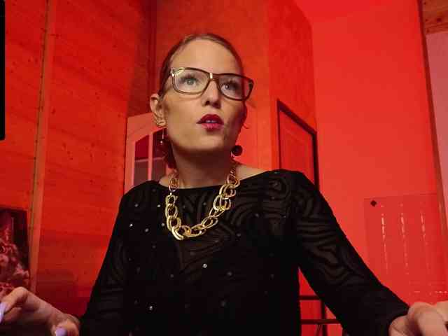 Findom_Lady_Shine webcam