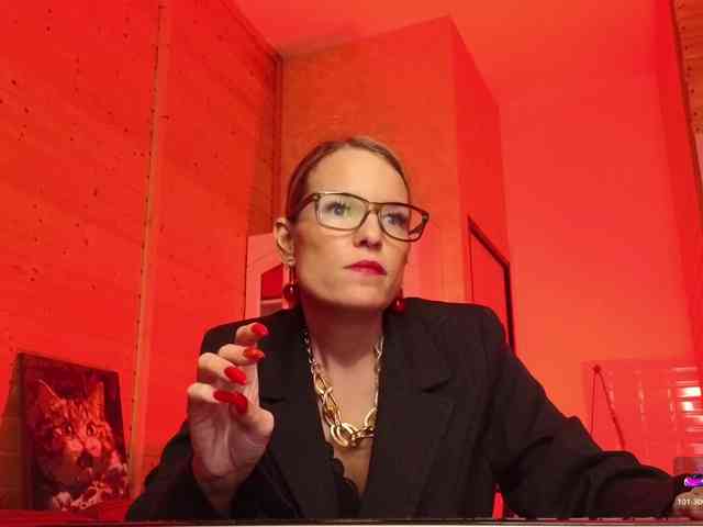 Findom_Lady_Shine webcam