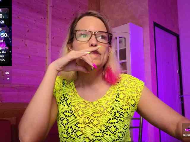 Findom_Lady_Shine webcam
