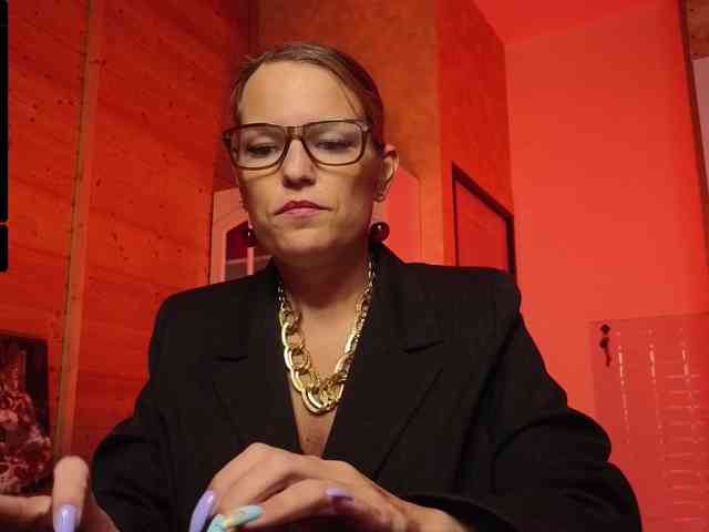 Findom_Lady_Shine webcam