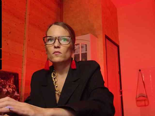 Findom_Lady_Shine webcam