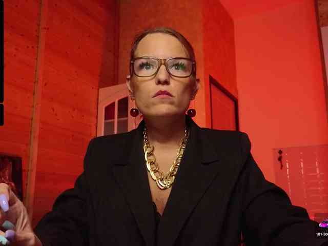 Findom_Lady_Shine webcam