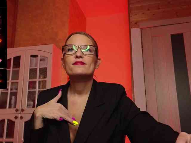 Findom_Lady_Shine webcam