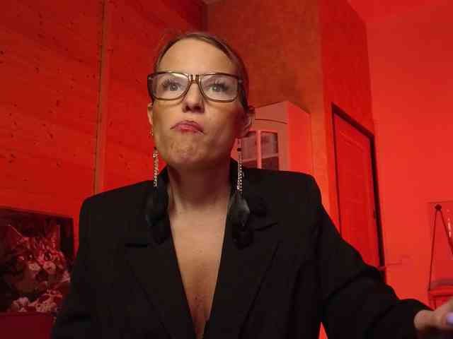 Findom_Lady_Shine webcam