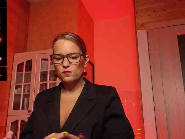 Findom_Lady_Shine webcam