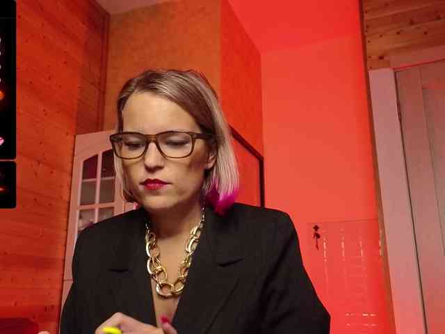 Findom_Lady_Shine webcam