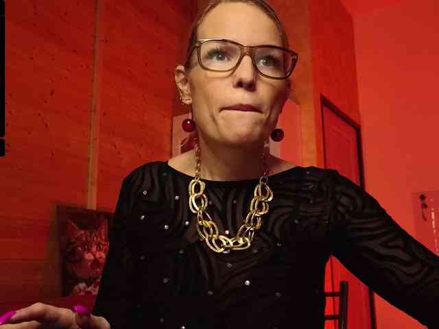 Findom_Lady_Shine webcam