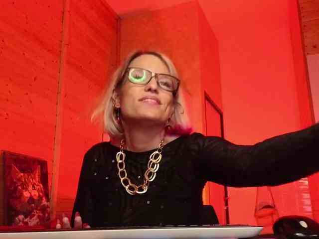 Findom_Lady_Shine webcam