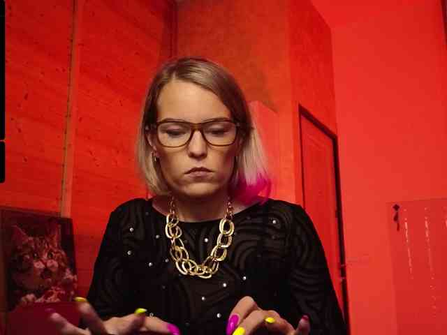 Findom_Lady_Shine webcam