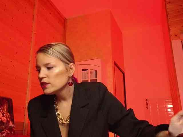 Findom_Lady_Shine webcam