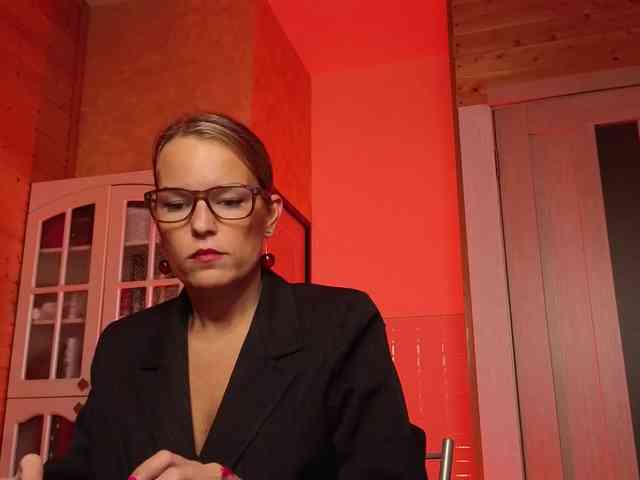 Findom_Lady_Shine webcam