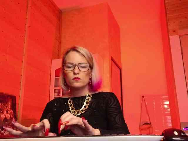 Findom_Lady_Shine webcam