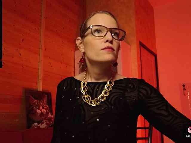 Findom_Lady_Shine webcam