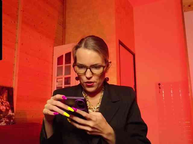 Findom_Lady_Shine webcam