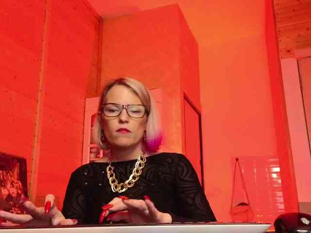 sweeteve050 Live Webcam on BongaCams