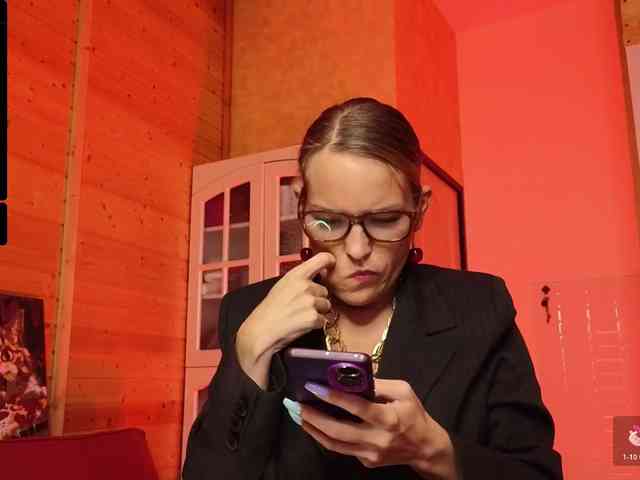 Findom_Lady_Shine webcam