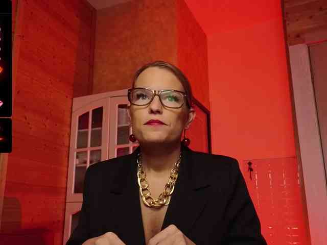 Findom_Lady_Shine webcam