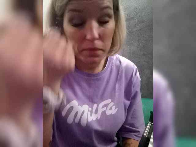 Findom_Lady_Shine webcam