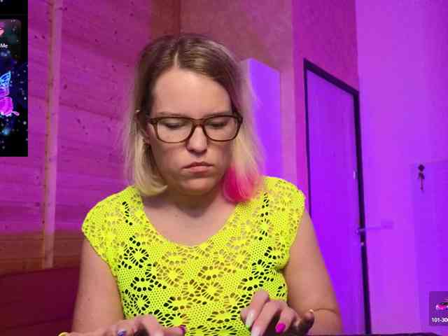 Findom_Lady_Shine webcam