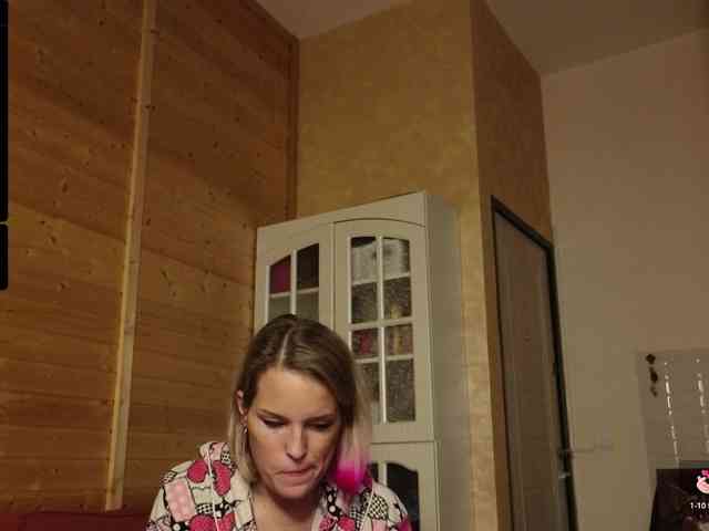 Findom_Lady_Shine webcam