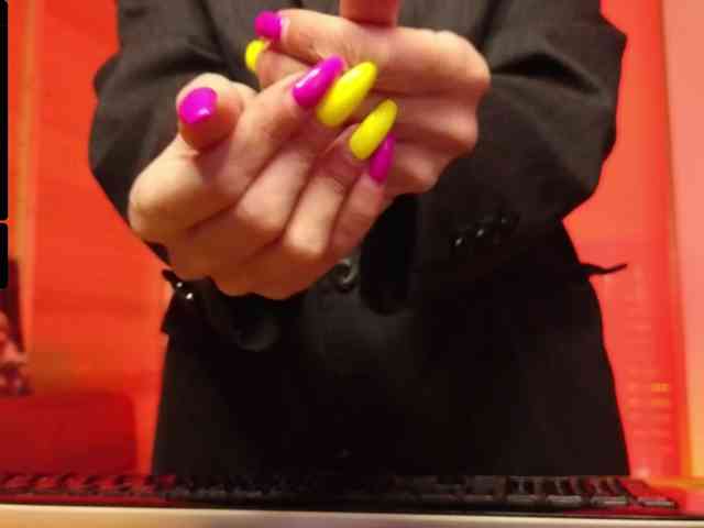 Findom_Lady_Shine webcam