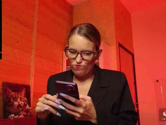 Findom_Lady_Shine webcam