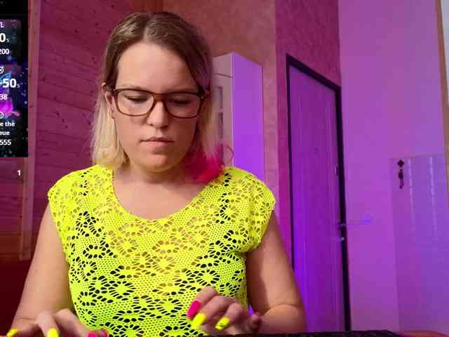 Findom_Lady_Shine webcam
