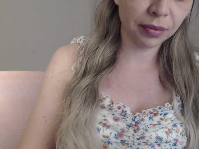 justicy's BongaCams show and profile