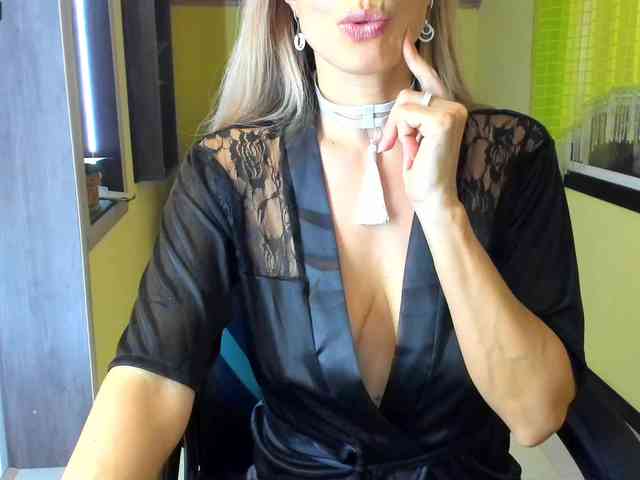 rocsi79 Live Webcam on BongaCams