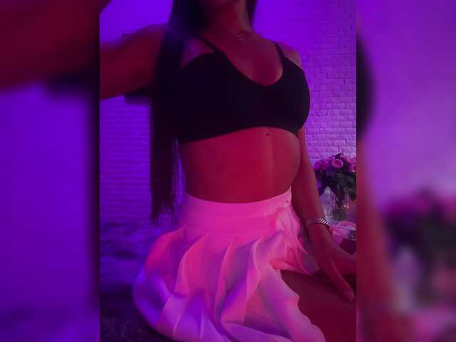 sweetkira25's BongaCams show and profile