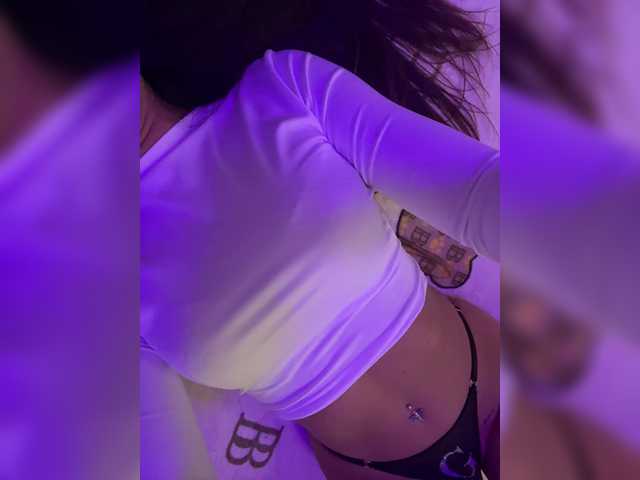 sweetkira25's BongaCams show and profile