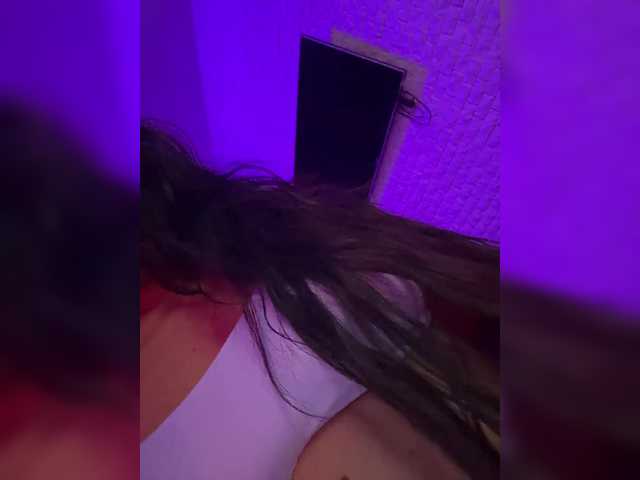 sweetkira25's BongaCams show and profile