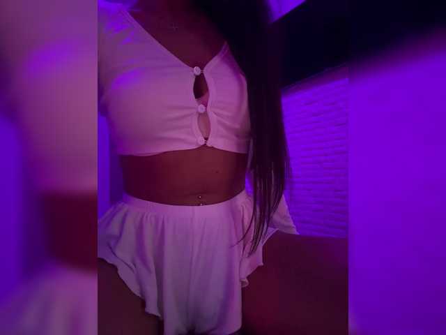 sweetkira25's BongaCams show and profile