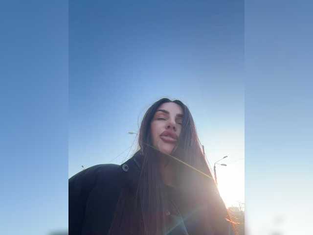 sweetkira25's BongaCams show and profile