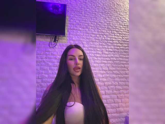 sweetkira25's BongaCams show and profile