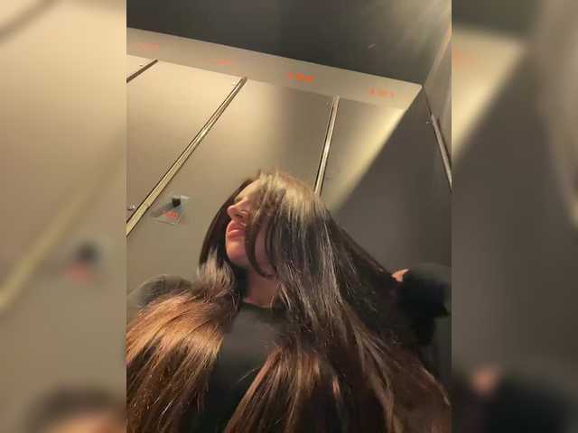 sweetkira25's BongaCams show and profile