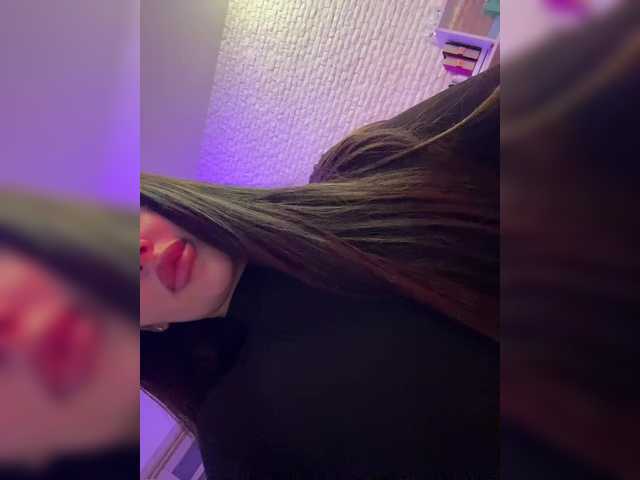 sweetkira25's BongaCams show and profile