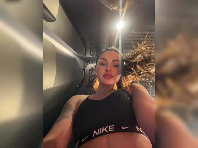 sweetkira25's BongaCams show and profile