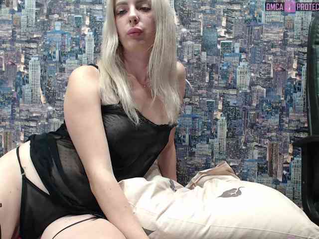 SweetBlondy webcam