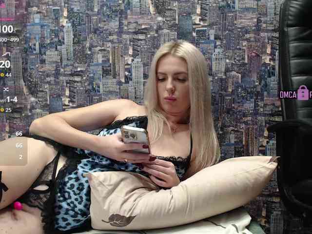 SweetBlondy webcam