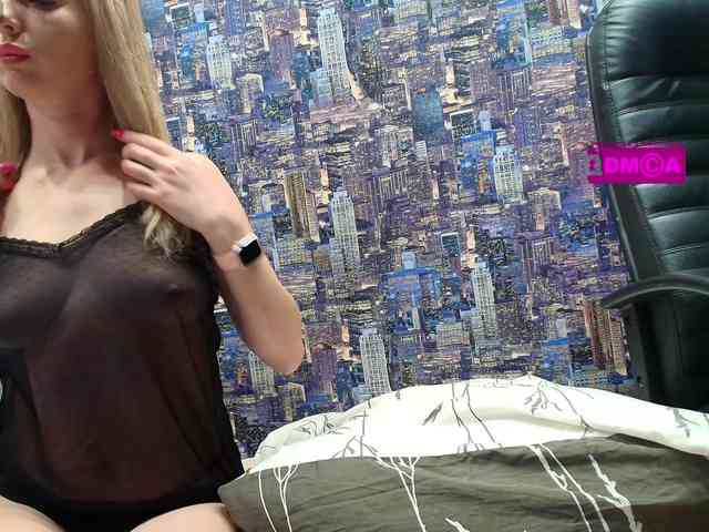 SweetBlondy webcam